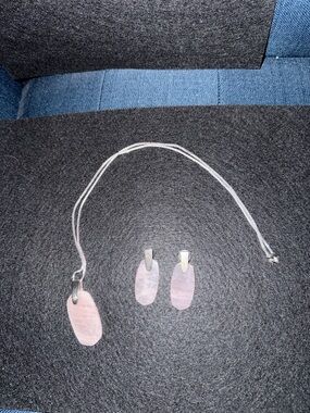 Kendra Scott Soft Pink Rose Quartz Pendant Necklace and Earrings.